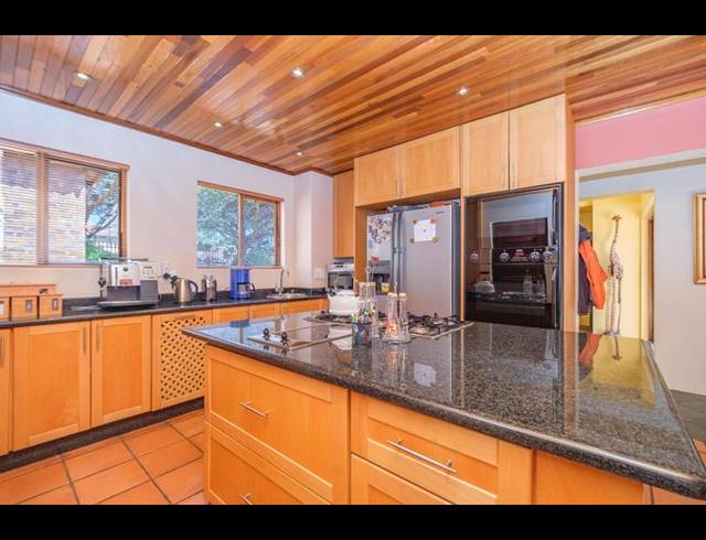 6 BEDROOM HOUSE FOR SALE IN RUIMSIG